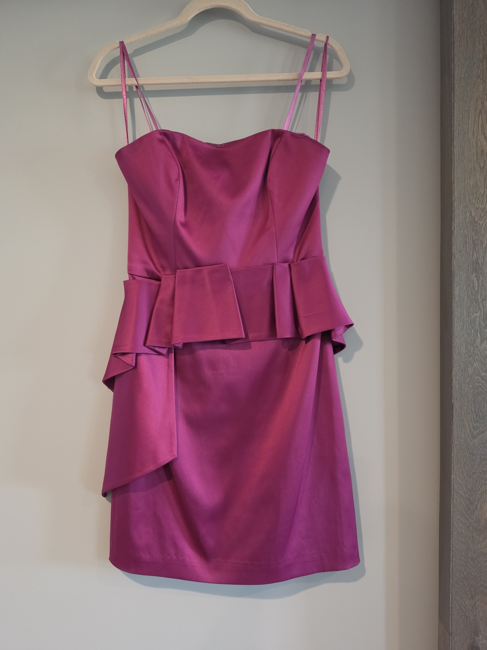 MaxandCleo Strapless Peplum Cocktail Dress in Fuchsia Size 8